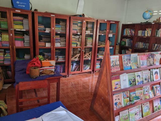 Réparation du plafond et de la toiture de la bibliotèque du groupe scolaire du Km17 au Laos-Oudomsay - photo 3 - Vision du Monde
