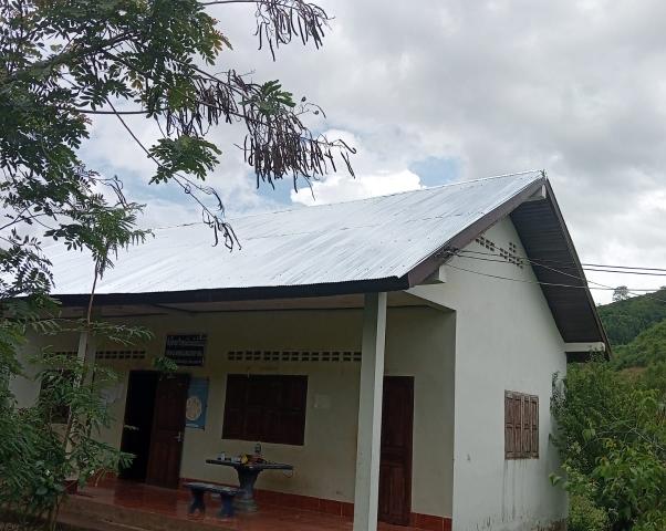 Réparation du plafond et de la toiture de la bibliotèque du groupe scolaire du Km17 au Laos-Oudomsay - photo 4 - Vision du Monde