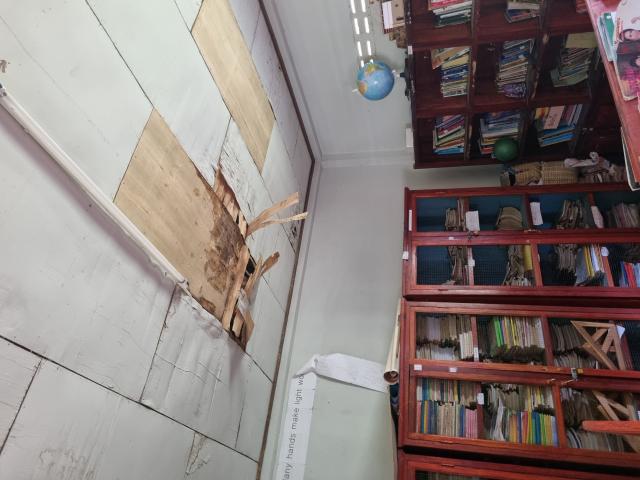 Réparation du plafond et de la toiture de la bibliotèque du groupe scolaire du Km17 au Laos-Oudomsay - photo 1 - Vision du Monde